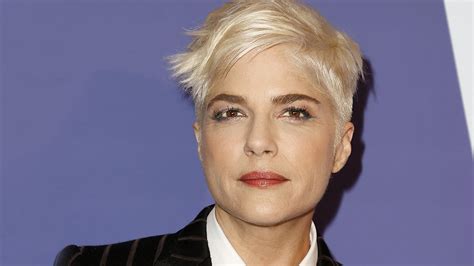 Selma Blair Reveals Drinking Since Age 7, Rapes in。